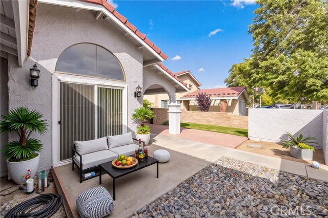 Detail Gallery Image 3 of 26 For 1819 Acosta Ave, Lancaster,  CA 93535 - 3 Beds | 2 Baths