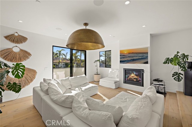 Detail Gallery Image 9 of 10 For 228 W Avenida Cordoba, San Clemente,  CA 92672 - 5 Beds | 4/1 Baths