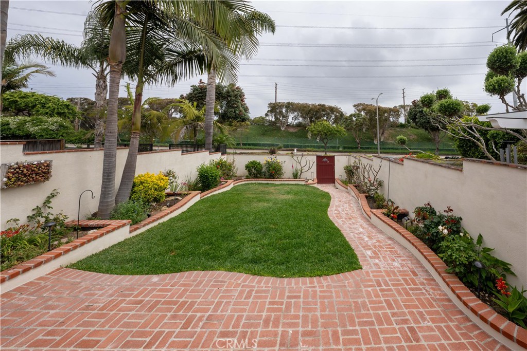 732 Rosecrans Avenue