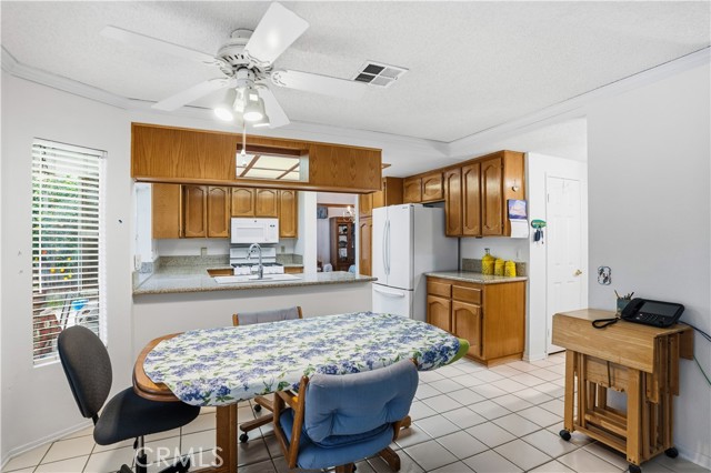 Detail Gallery Image 13 of 46 For 25497 Blackwood Rd, Murrieta,  CA 92563 - 4 Beds | 2/1 Baths