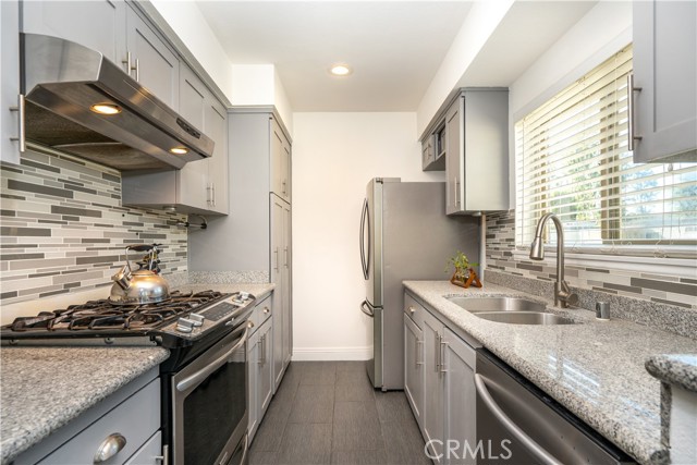 Detail Gallery Image 8 of 24 For 6041 Fountain Park St #9,  Woodland Hills,  CA 91367 - 2 Beds | 1 Baths