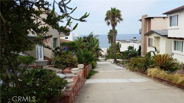 228 29th Street, Manhattan Beach, California 90266, 1 Bedroom Bedrooms, ,1 BathroomBathrooms,Residential,Sold,29th,PV17263710