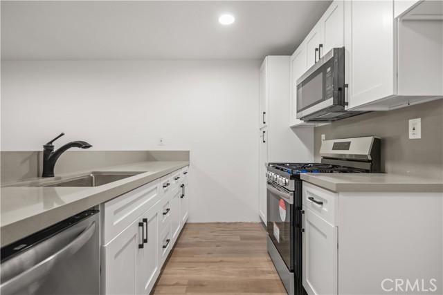 Detail Gallery Image 5 of 26 For 7101 Farralone Ave #112,  Canoga Park,  CA 91303 - 2 Beds | 1 Baths