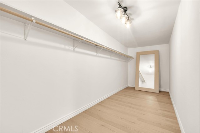 Detail Gallery Image 21 of 40 For 5550 Fallbrook Ave, Woodland Hills,  CA 91367 - 3 Beds | 2 Baths