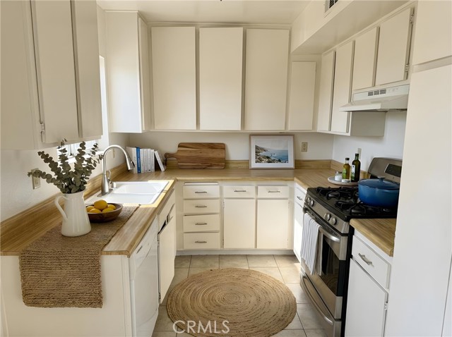 Detail Gallery Image 3 of 9 For 1273 San Simeon Ct #1,  Ventura,  CA 93003 - 2 Beds | 1/1 Baths