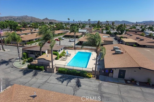615 S Palm Avenue, Hemet CA: https://media.crmls.org/medias/94be90cc-5883-4b8b-a1c4-29833a4e8dce.jpg