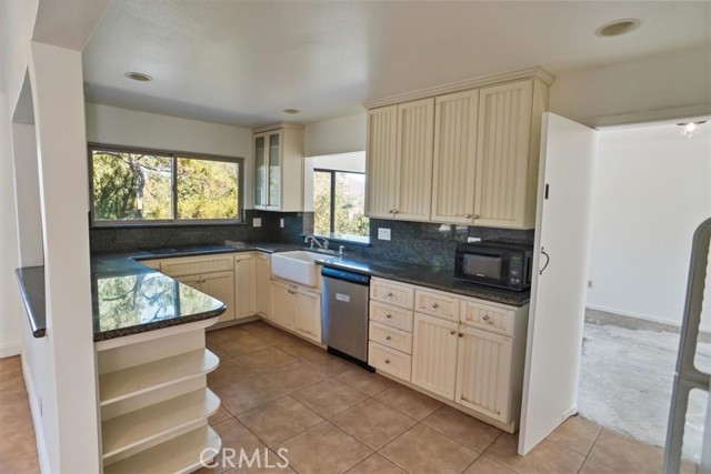 Detail Gallery Image 4 of 17 For 93 N Dewey, Newbury Park,  CA 91320 - 4 Beds | 2/1 Baths