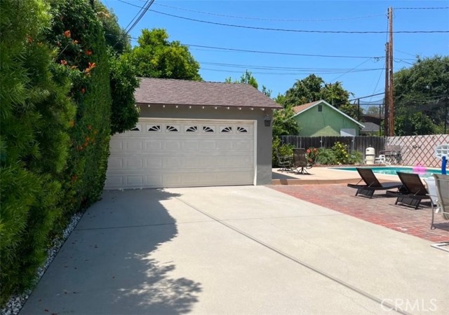 18221 Gresham Street, Northridge CA: https://media.crmls.org/medias/94bff2ad-2018-4d38-823b-3d376dd21fb5.jpg