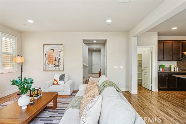 7766 Lupin Street, Chino CA: https://media.crmls.org/medias/94c0303b-1b0d-4e2d-a726-143841818665.jpg