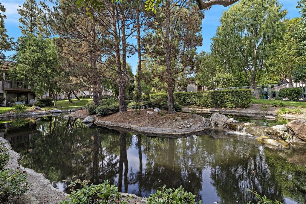 https://media.crmls.org/medias/94c052ef-ba28-4f96-971a-fc8253322e68.jpg?preset=X-Large