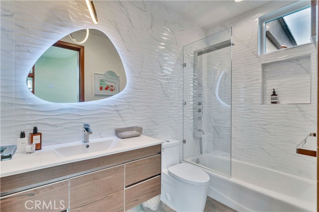 Detail Gallery Image 14 of 73 For 719 1st Pl, Hermosa Beach,  CA 90254 - 4 Beds | 4 Baths