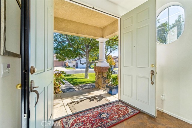 Detail Gallery Image 4 of 44 For 22939 Raintree, Saugus,  CA 91390 - 4 Beds | 3 Baths