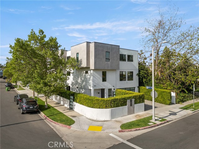 Image 2 for 14157 Tiara St #101, Sherman Oaks, CA 91401