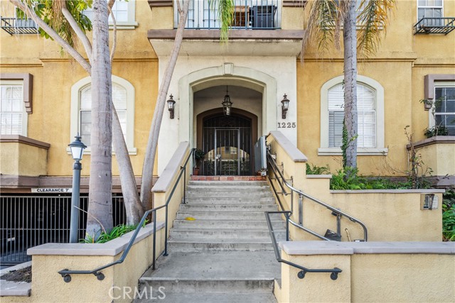 Detail Gallery Image 34 of 37 For 1225 Armacost Ave #207,  Los Angeles,  CA 90025 - 2 Beds | 2 Baths