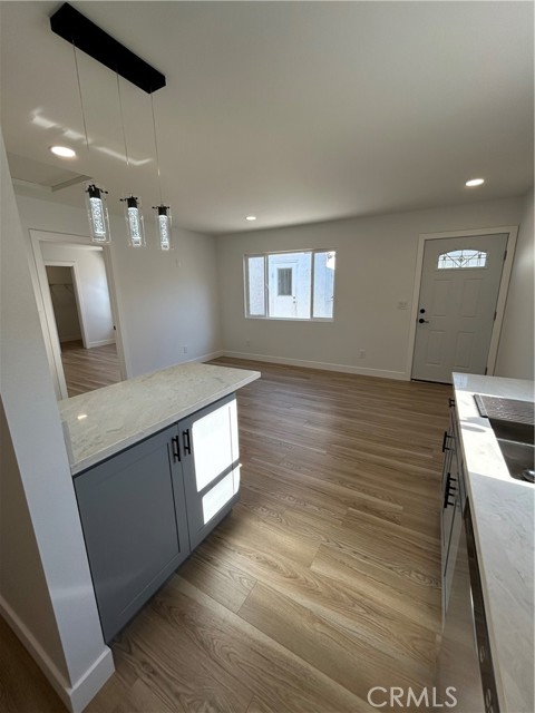 2033 W Burnett Street, Long Beach CA: https://media.crmls.org/medias/94c2b416-a8c3-482b-8552-3bb02305081a.jpg
