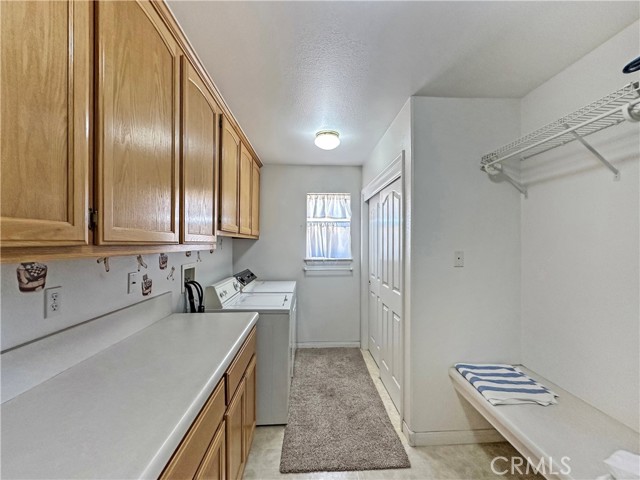 9928 Desmond Drive, Oak Hills CA: https://media.crmls.org/medias/94c4662f-753b-47d2-a931-ad0347cb1cde.jpg