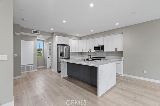 Front Image Thumbnail for CRPW26187338