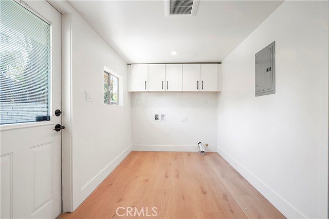 Detail Gallery Image 14 of 46 For 18324 Sylvan St, Tarzana,  CA 91335 - 4 Beds | 2 Baths