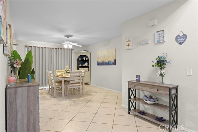Detail Gallery Image 5 of 70 For 15717 Rosehaven Ln, Canyon Country,  CA 91387 - 3 Beds | 2/1 Baths