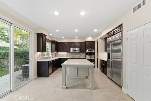 Detail Gallery Image 10 of 35 For 11548 Santini Ln, Porter Ranch,  CA 91326 - 5 Beds | 4 Baths