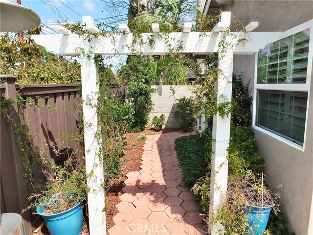 729 East Emerson Ave, Orange CA: https://media.crmls.org/medias/94c7e0a6-8d30-4751-b23f-7980a2c3013f.jpg