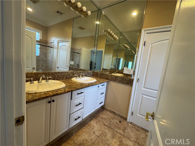 Detail Gallery Image 16 of 28 For 4912 Hesperia, Encino,  CA 91316 - 3 Beds | 2/1 Baths