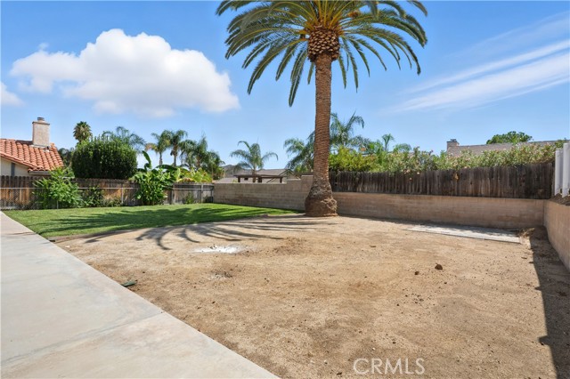 23825 N Canyon Lake Drive, Canyon Lake CA: https://media.crmls.org/medias/94c8a141-6f39-44f5-9b7d-2bb6306140b9.jpg