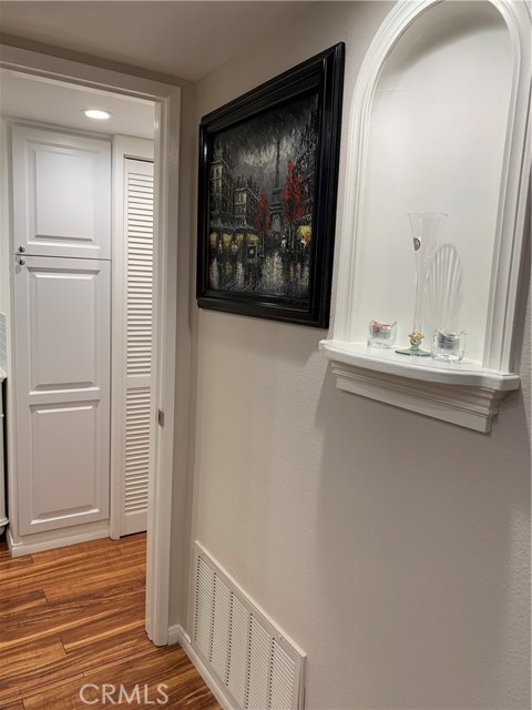 Detail Gallery Image 14 of 27 For 22100 Burbank, Woodland Hills,  CA 91367 - 1 Beds | 1 Baths