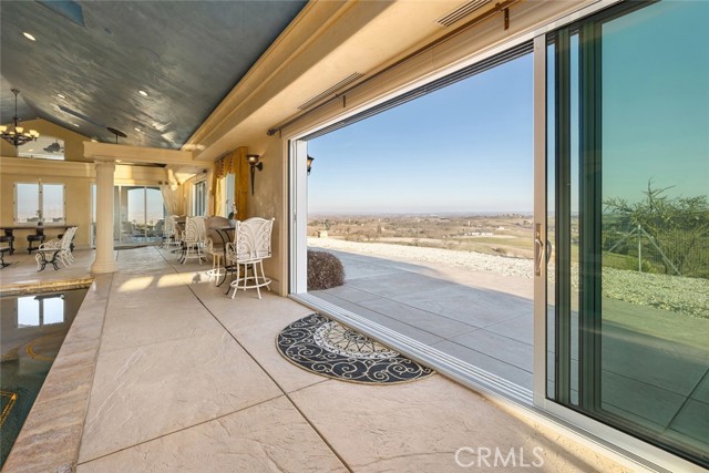 5495 Vista Serrano, Paso Robles CA: https://media.crmls.org/medias/94c8ddce-026f-4a6f-bedc-264406c3f910.jpg