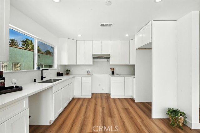 3031 3033 Vineyard Avenue, Los Angeles CA: https://media.crmls.org/medias/94c975f2-16ba-4a9b-9bce-223470201919.jpg