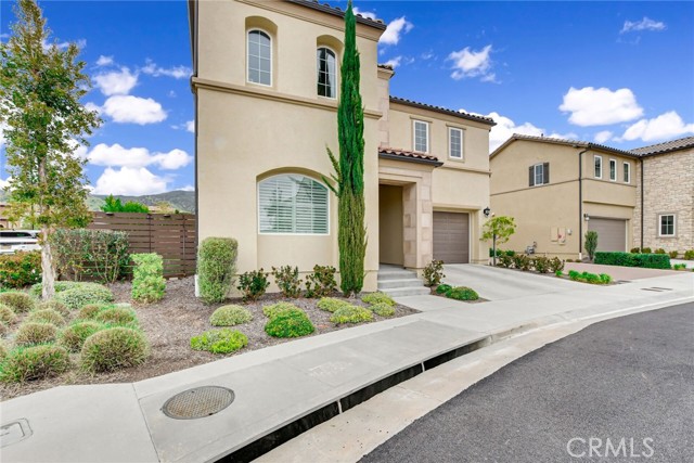 Detail Gallery Image 2 of 46 For 20831 W Acorn Cir, Porter Ranch,  CA 91326 - 4 Beds | 3 Baths