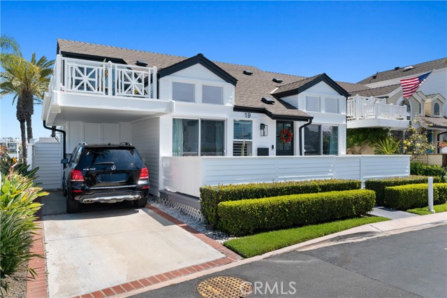 Detail Gallery Image 2 of 41 For 19 Beach Dr, Newport Beach,  CA 92663 - 2 Beds | 2 Baths