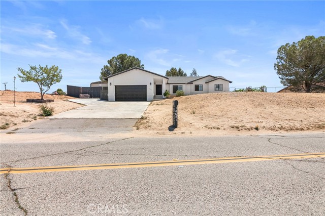 Detail Gallery Image 1 of 22 For 13651 1st Ave, Victorville,  CA 92395 - 3 Beds | 2 Baths