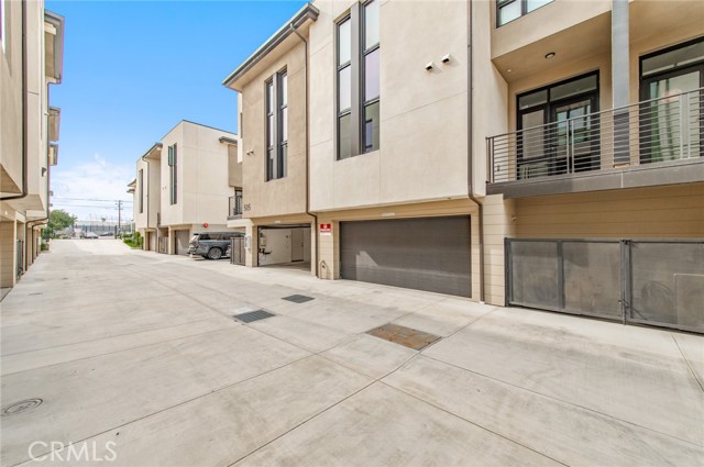 Detail Gallery Image 2 of 27 For 505 N Santa Anita #B,  Arcadia,  CA 91006 - 3 Beds | 3 Baths