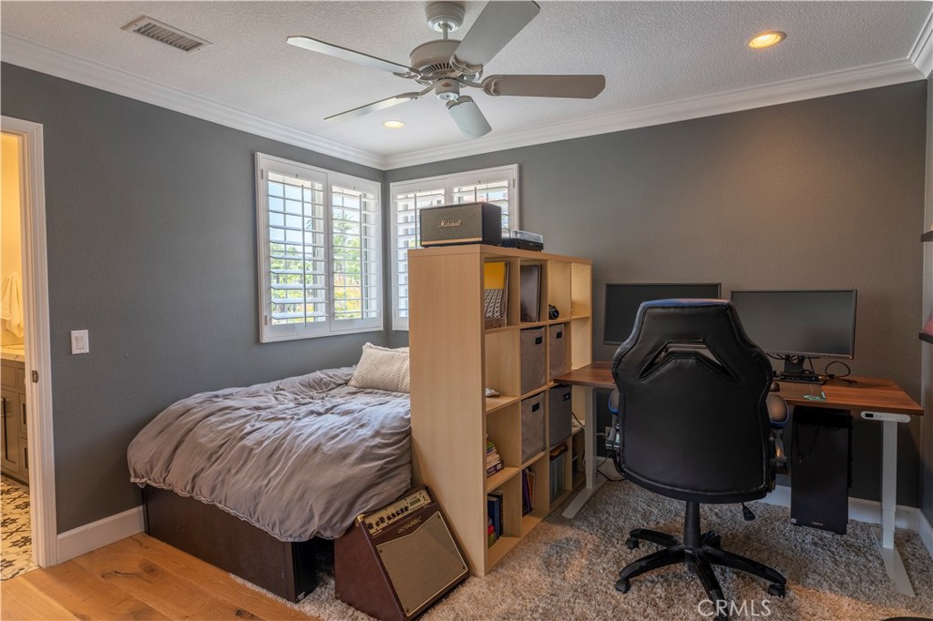 MLS #OC25280795 image #32