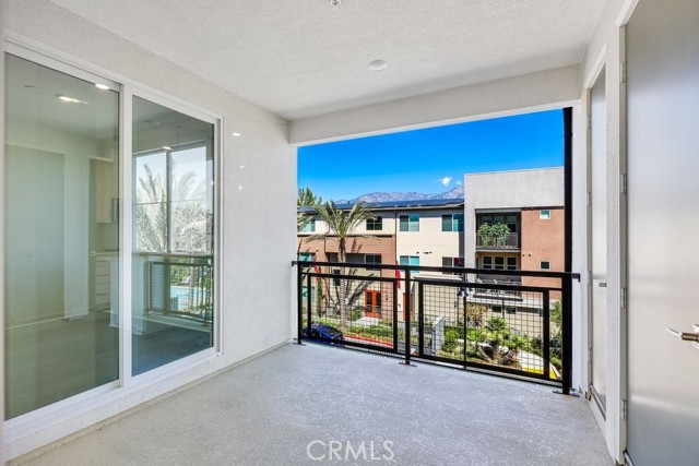 980 N Tangent Privado, Ontario CA: https://media.crmls.org/medias/94cee98b-8e9e-46d8-928b-e66a54063896.jpg