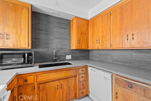 Detail Gallery Image 5 of 39 For 5829 E 2nd, Long Beach,  CA 90803 - – Beds | – Baths