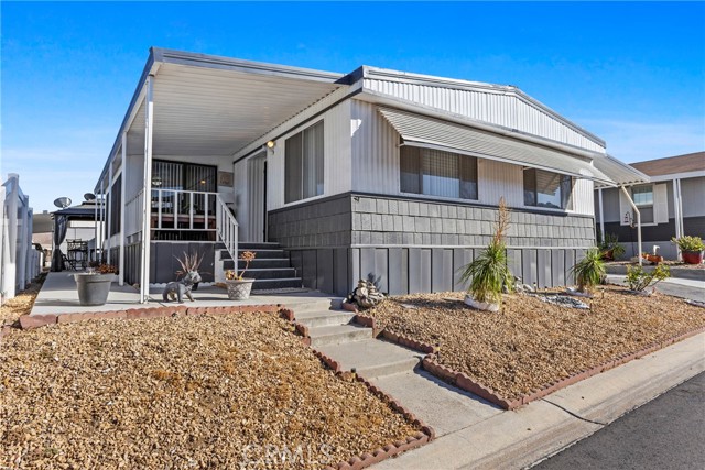 4000 Pierce Street, Riverside CA: https://media.crmls.org/medias/94cf9dc7-ba6e-4dfa-80d2-3a3391f77321.jpg