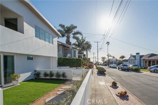 Detail Gallery Image 35 of 38 For 1030 9th St, Hermosa Beach,  CA 90254 - 4 Beds | 3/1 Baths