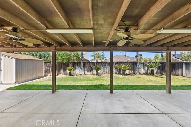 8433 Lindenhurst Street, Riverside CA: https://media.crmls.org/medias/94d199de-f114-4cf9-9085-1cfab89c247f.jpg