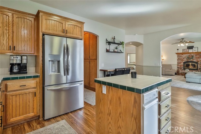176 Pine Ridge Road, Crestline CA: https://media.crmls.org/medias/94d320fd-cac4-4d5d-8ce2-5ae9e295326c.jpg