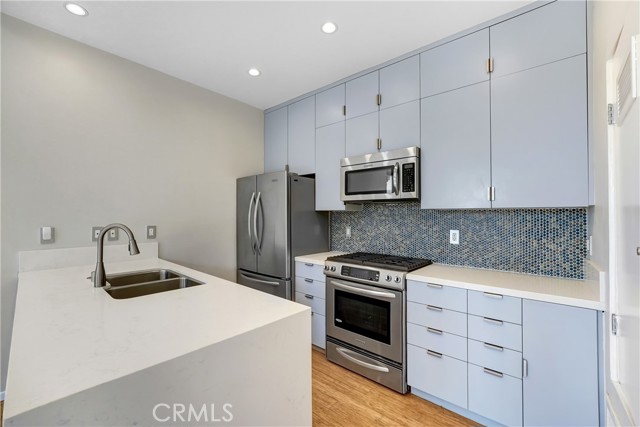 3907 De Longpre Avenue, Los Angeles CA: https://media.crmls.org/medias/94d43413-8b27-4f60-bdef-24cc16b9d278.jpg