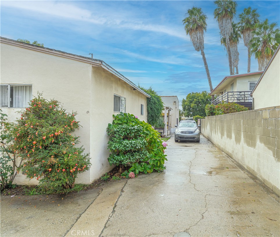 MLS #OC25281827 image #5