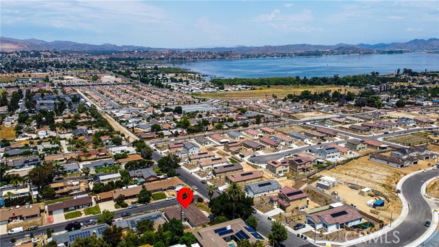 15195 Kingsway Drive, Lake Elsinore CA: https://media.crmls.org/medias/94d551c1-c2c4-4cad-a1ef-2cb620a7d3fe.jpg
