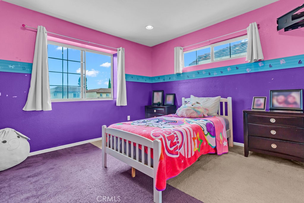 https://media.crmls.org/medias/94d76b4c-6990-402f-a627-386e481725a1.jpg?preset=X-Large