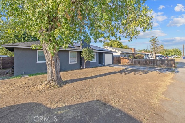 Detail Gallery Image 1 of 35 For 3803 E Clinton Ave, Fresno,  CA 93703 - 3 Beds | 1 Baths