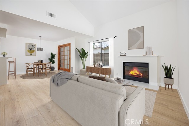 Detail Gallery Image 1 of 39 For 543 Victoria St #E,  Costa Mesa,  CA 92627 - 3 Beds | 2/1 Baths
