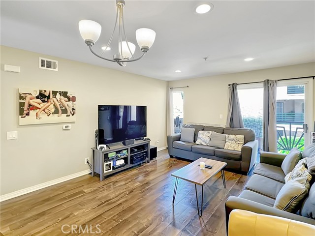 Detail Gallery Image 4 of 12 For 450 E 4th St #236,  Santa Ana,  CA 92701 - 2 Beds | 2 Baths