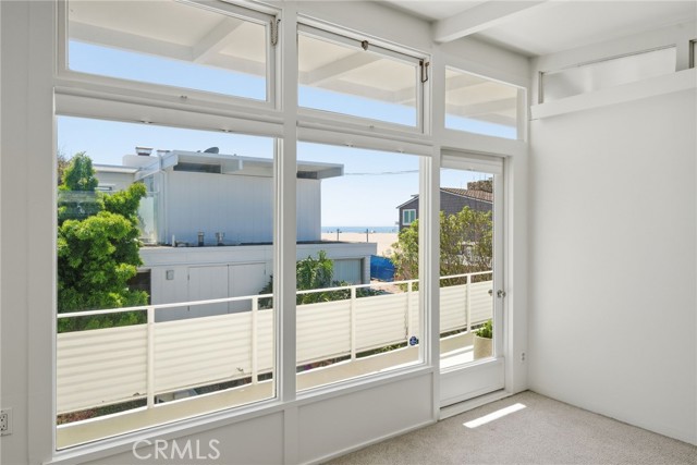Detail Gallery Image 5 of 17 For 1210 1/2 W Oceanfront #1/2,  Newport Beach,  CA 92661 - 1 Beds | 1/1 Baths