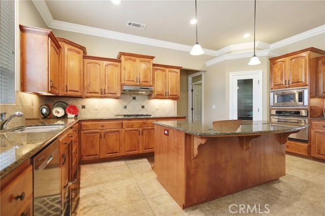 Detail Gallery Image 2 of 41 For 3600 Laver Ct, Redding,  CA 96002 - 4 Beds | 2/1 Baths